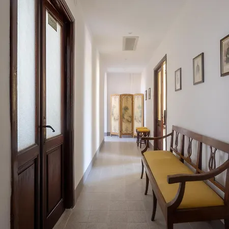 Matteotti Pensión Sarzana